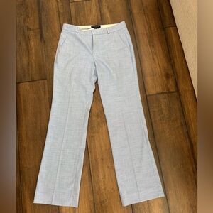 EUC Banana Republic Logan trouser. Size 6. Blue and white design.
